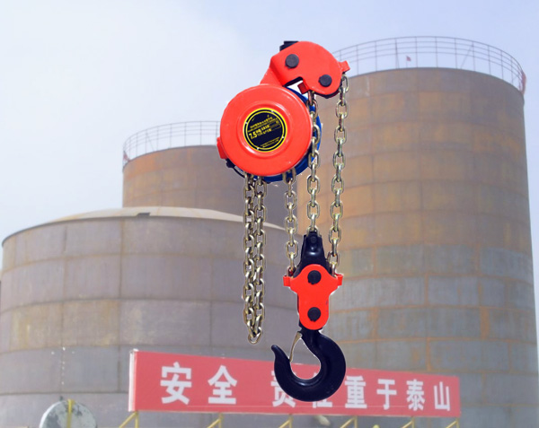 Slow chain electric hoist