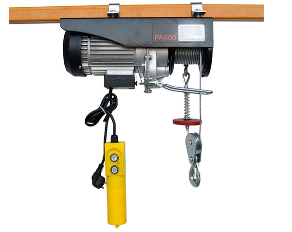 Small electric hoist for household use